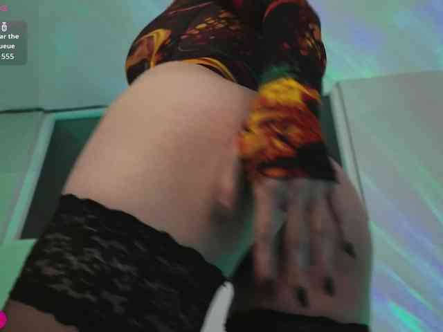 LilyBellee webcam
