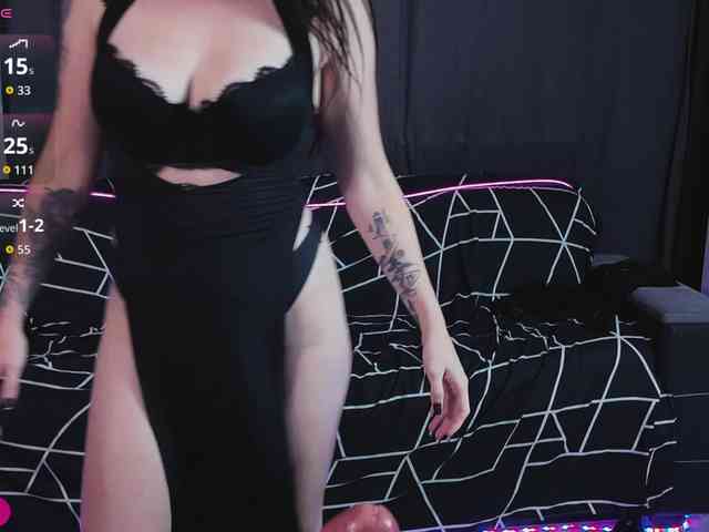 LilyBellee webcam