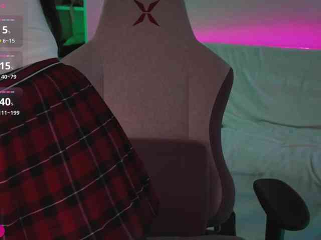 LilyBellee webcam