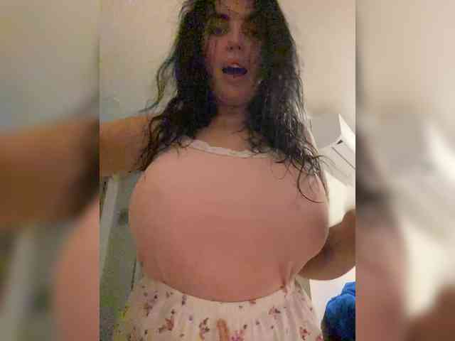 MissBooobs webcam