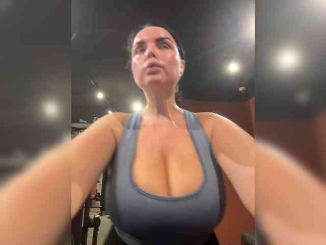 MissBooobs webcam