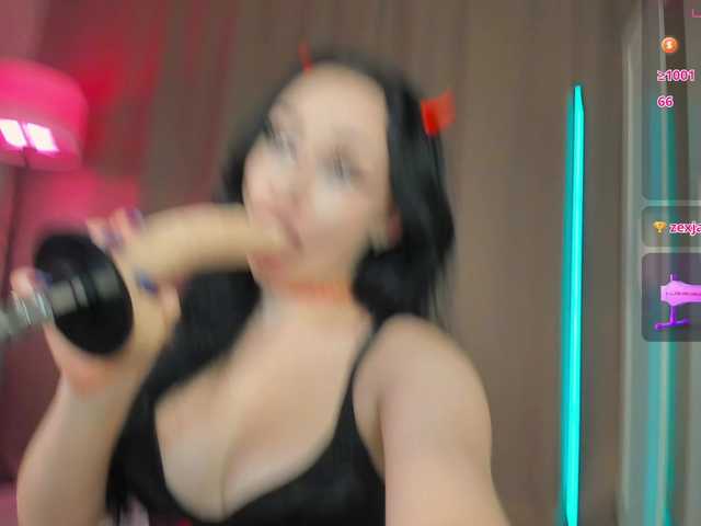 Juicy-Vikki live cam on BongaCams