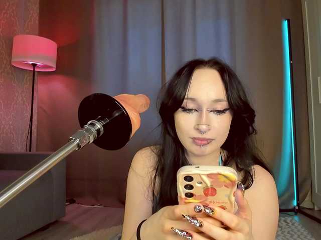Juicy-Vikki live cam on BongaCams