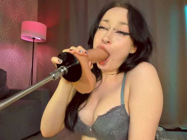 Juicy-Vikki live cam on BongaCams