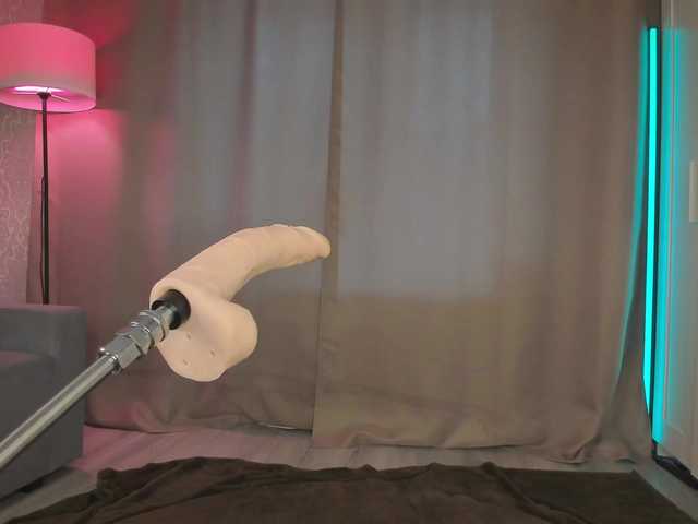 Juicy-Vikki live cam on BongaCams