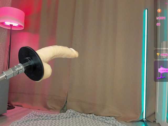 Juicy-Vikki live cam on BongaCams