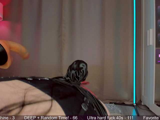 Juicy-Vikki live cam on BongaCams