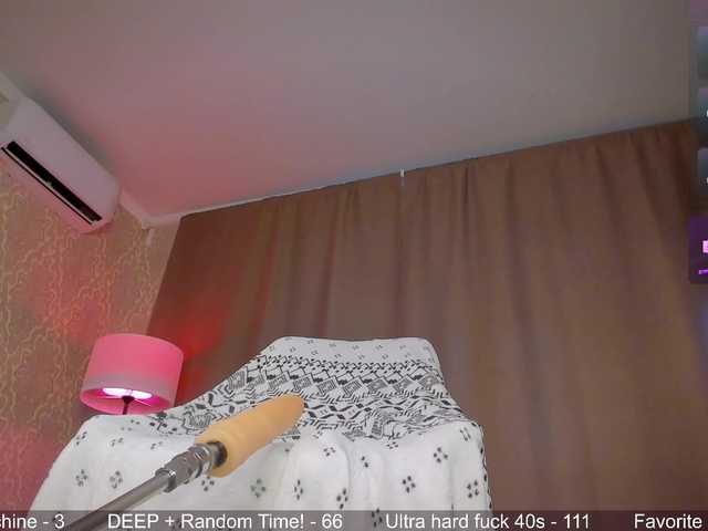 Juicy-Vikki live cam on BongaCams