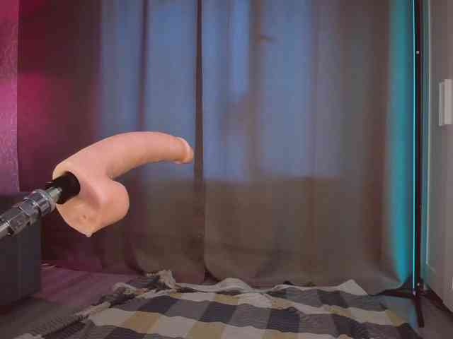 This model is live right now. Juicy-Vikki