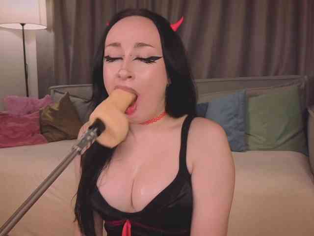 Juicy-Vikki