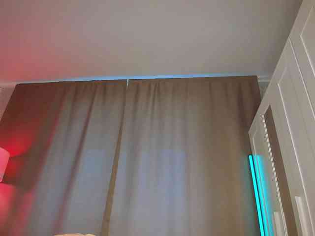Juicy-Vikki webcam