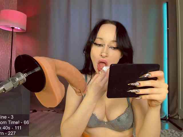 Juicy-Vikki