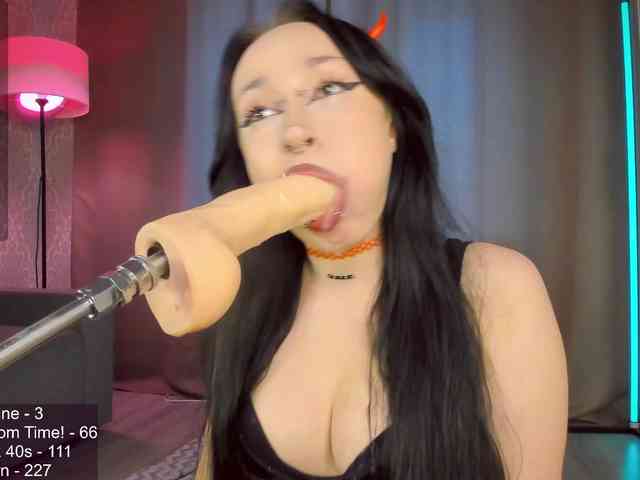 Juicy-Vikki