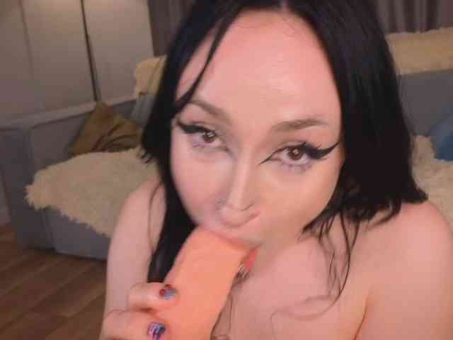 Juicy-Vikki