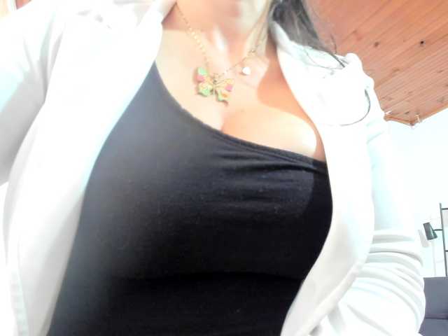 katherine-blair live cam on BongaCams