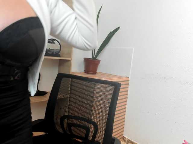 katherine-blair live cam on BongaCams
