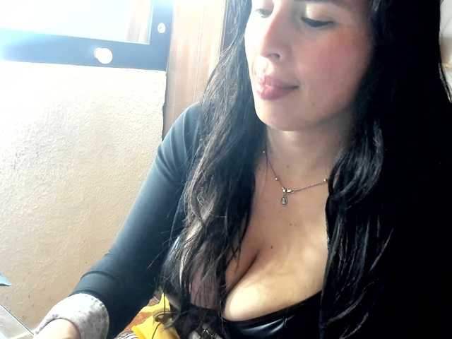 katherine-blair live cam on BongaCams