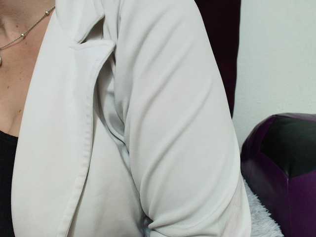 katherine-blair live cam on BongaCams