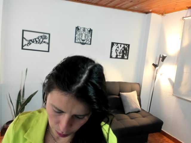 katherine-blair live cam on BongaCams