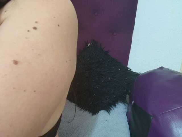 katherine-blair live cam on BongaCams