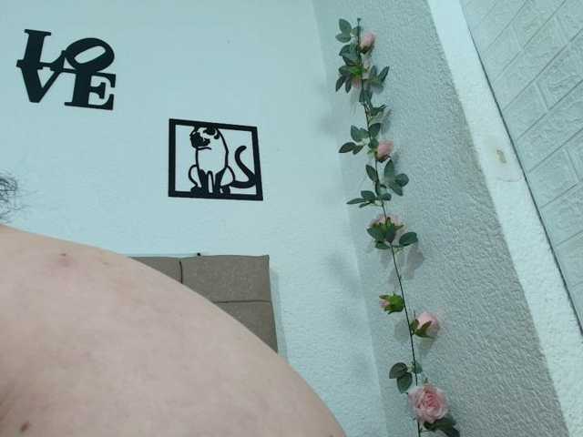 katherine-blair live cam preview