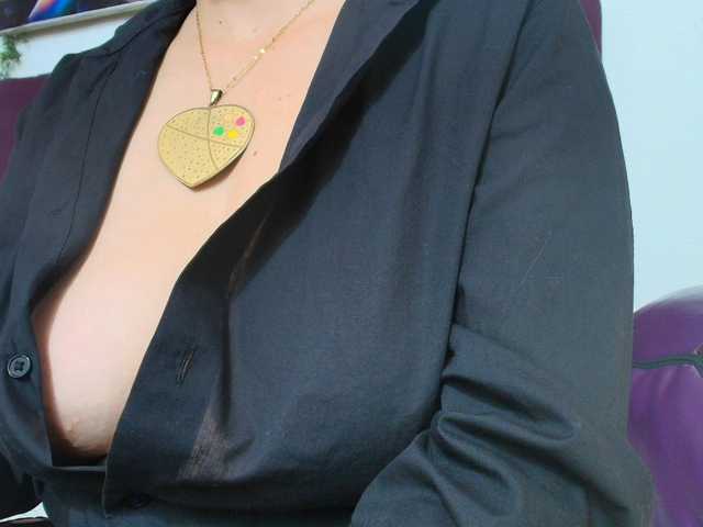 katherine-blair live cam on BongaCams