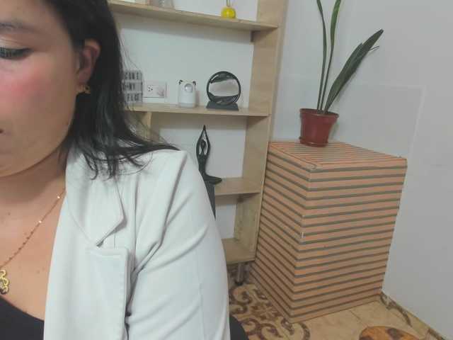katherine-blair live cam on BongaCams