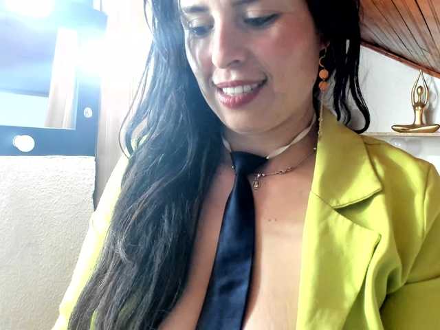 katherine-blair live cam on BongaCams