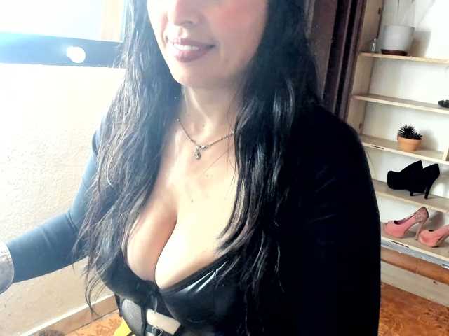 katherine-blair live cam on BongaCams