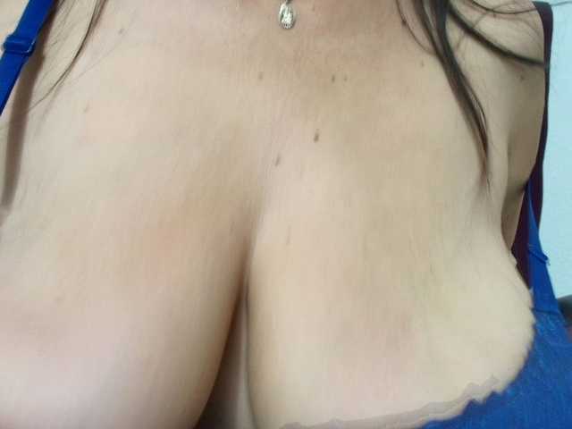 katherine-blair live cam on BongaCams