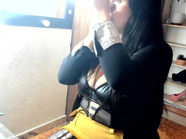 katherine-blair live cam on BongaCams