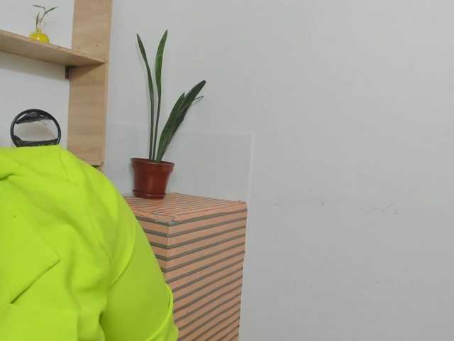katherine-blair live cam on BongaCams