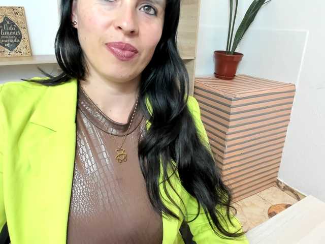 katherine-blair live cam on BongaCams