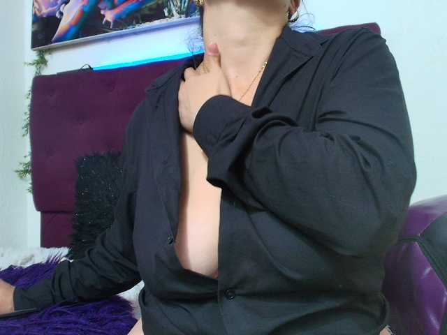 katherine-blair live cam on BongaCams
