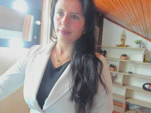 katherine-blair live cam on BongaCams