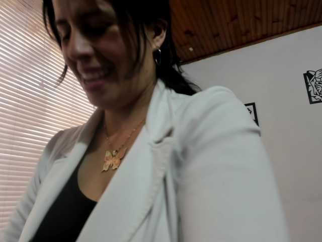 katherine-blair live cam on BongaCams