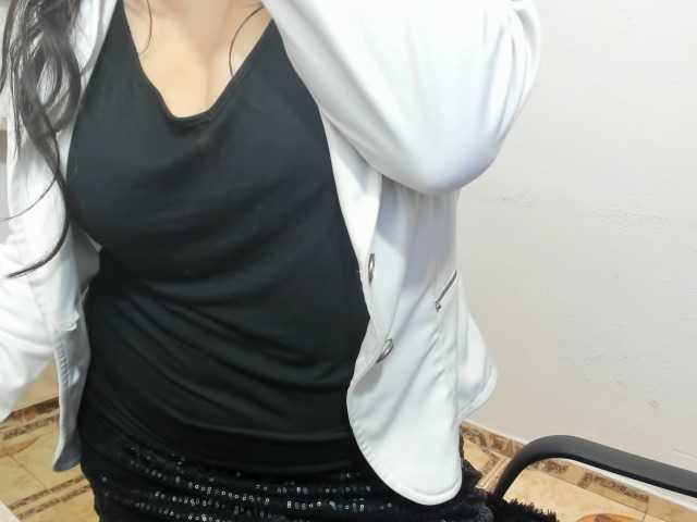 katherine-blair live cam on BongaCams