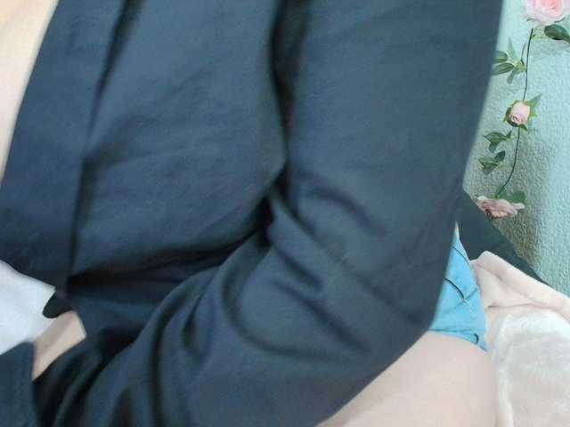 katherine-blair live cam on BongaCams