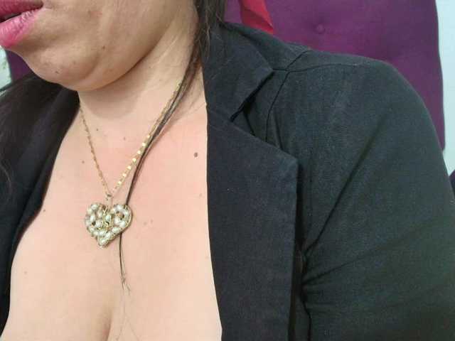 katherine-blair live cam on BongaCams