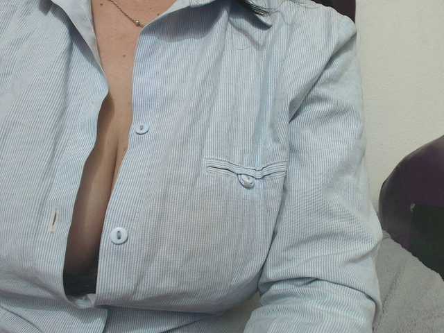 katherine-blair live cam on BongaCams
