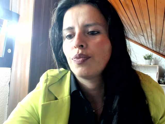 katherine-blair live cam on BongaCams