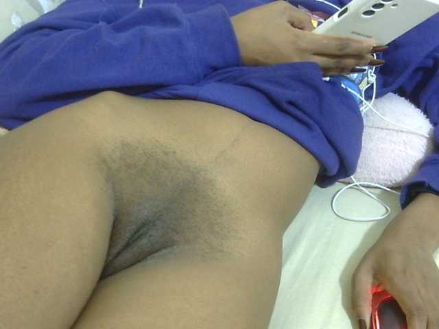 Cuteavril live cam on BongaCams