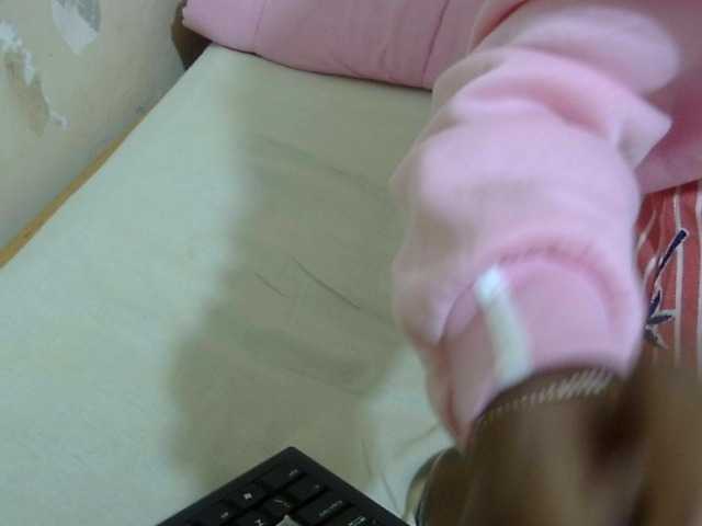 Cuteavril live cam on BongaCams