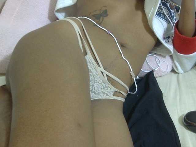 Cuteavril live cam on BongaCams
