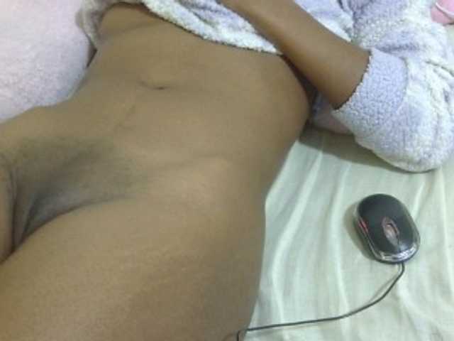 Cuteavril live cam on BongaCams