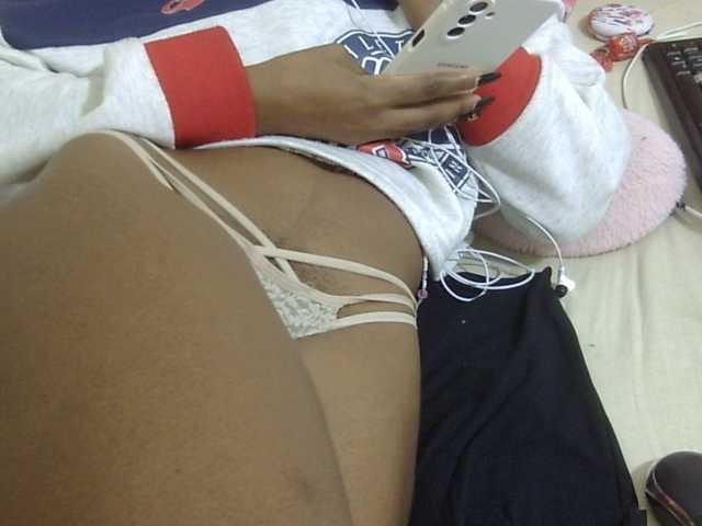 Cuteavril live cam on BongaCams