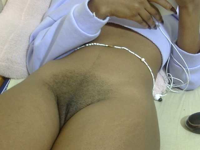 Cuteavril live cam on BongaCams