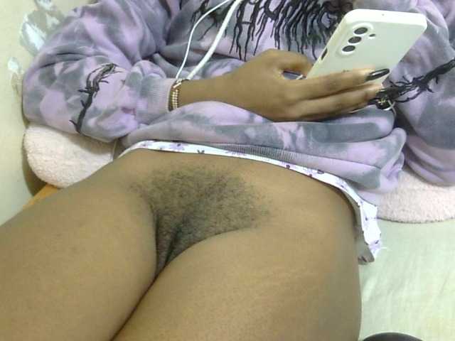 Cuteavril live cam on BongaCams