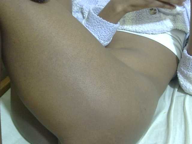 Cuteavril live cam on BongaCams