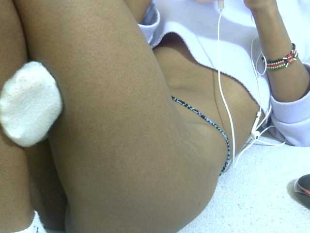 Cuteavril live cam on BongaCams